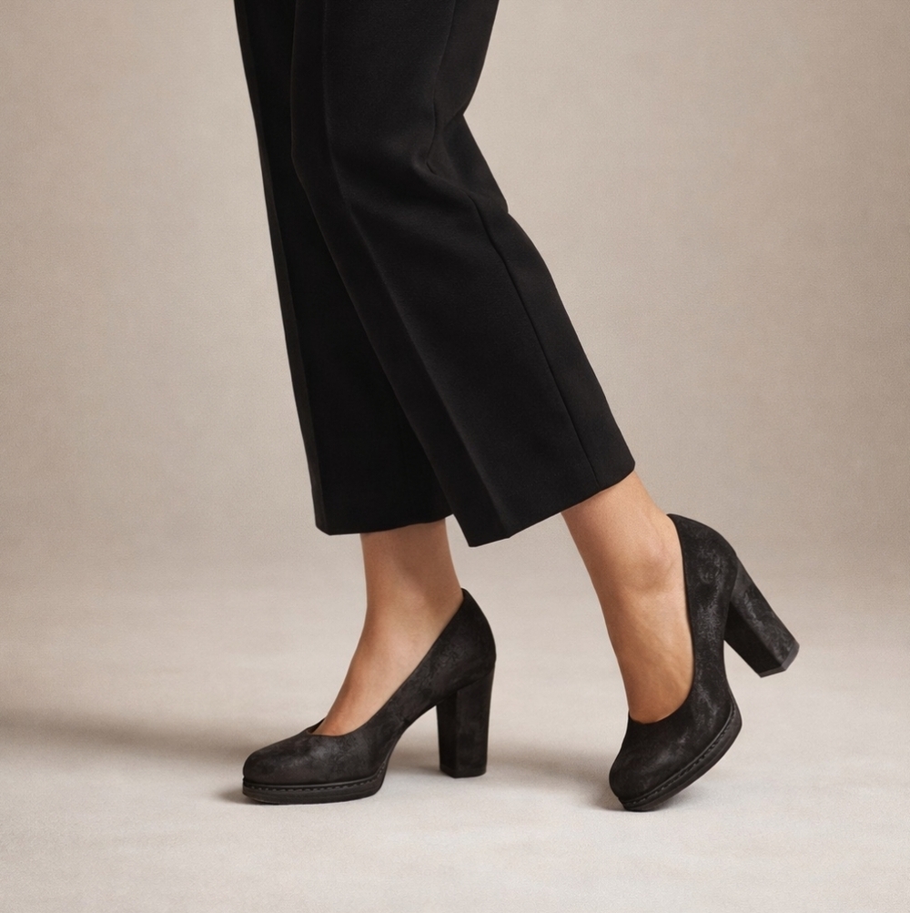 #2081 Roberto Del Carlo Distressed Black Suede Platform Pumps Block Heel